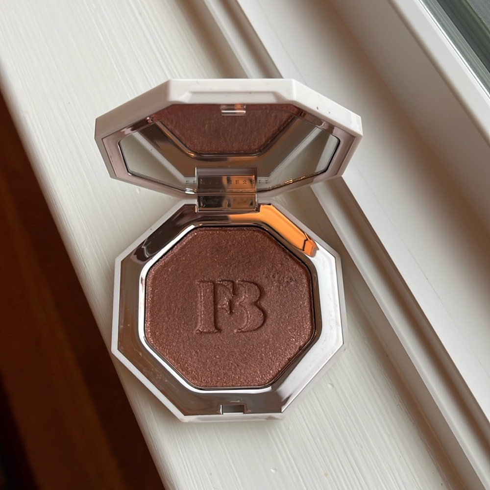 Like New Fenty Beauty Killawatt Foil Freestyle Highlighter in Penny4uthots